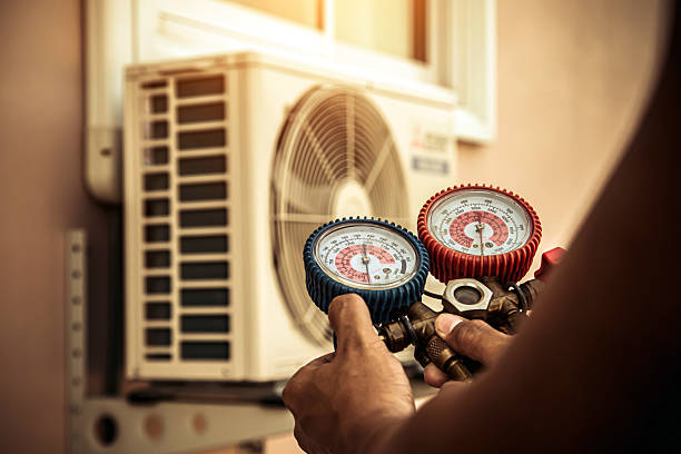 Professional Ac Installation technician working in Farmersville, TX